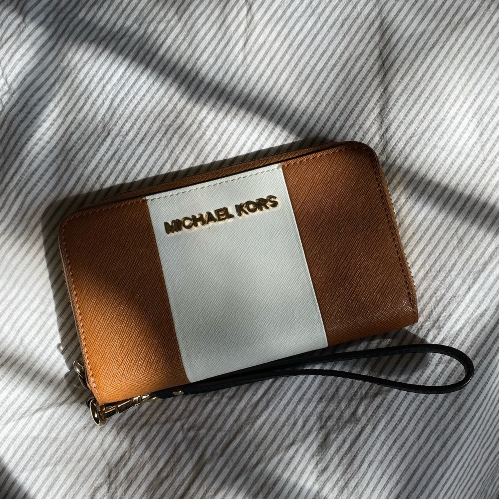 Michael Kors Wristlet Wallet